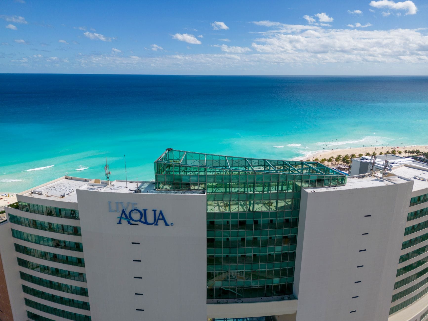 Lotniczy widok na nadmorski resort all inclusive w Cancun